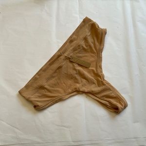 #906, 877-883 NWT SKIMS HIGH WAISTED THONG COLOR: CLAY SIZE: 4X